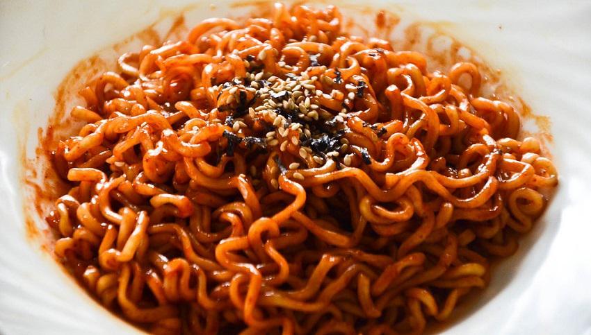 Mengandung Babi, 4 Mie Instan Korea Ini Ditarik Peredarannya