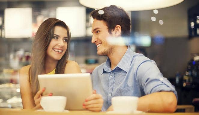 Yakin Gebetan Menyukaimu? Cek Tandanya Melalui Bahasa Tubuh