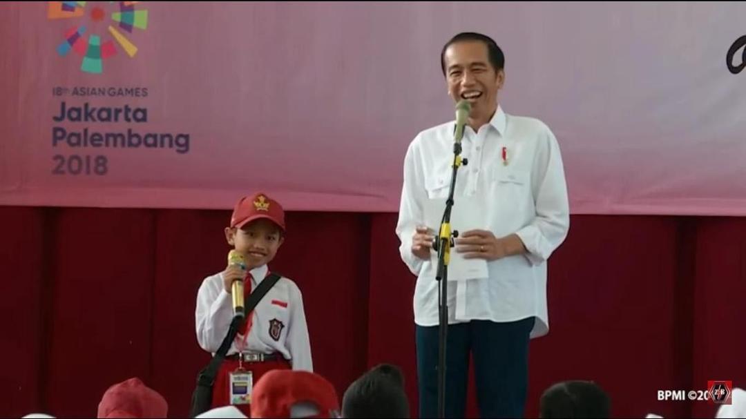 Pak Jokowi Ngakak Dengar Bocah Ini Baca Puisi "Bermain Sepeda"