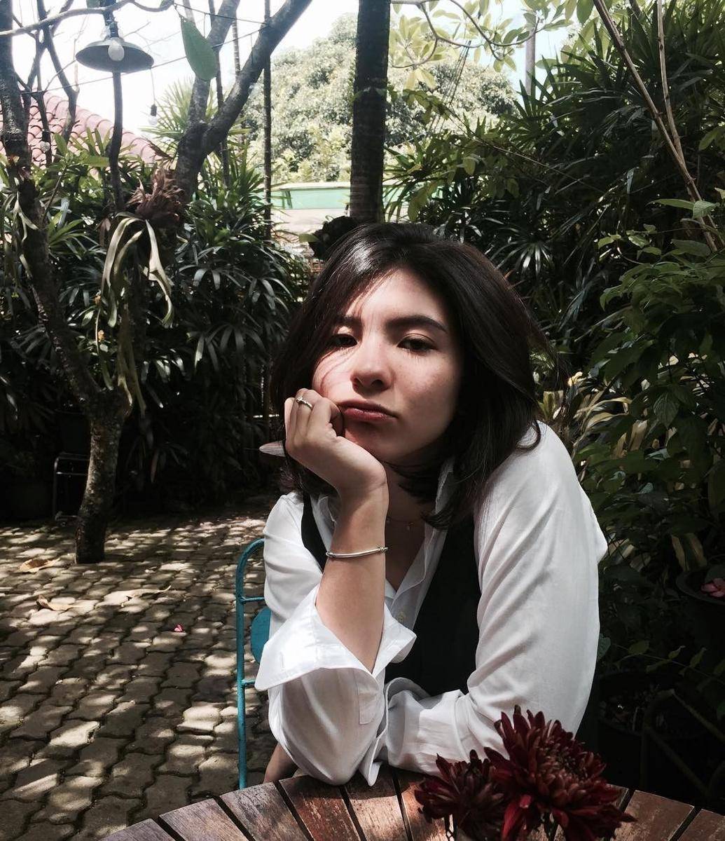 https://www.instagram.com/sharazaaa/