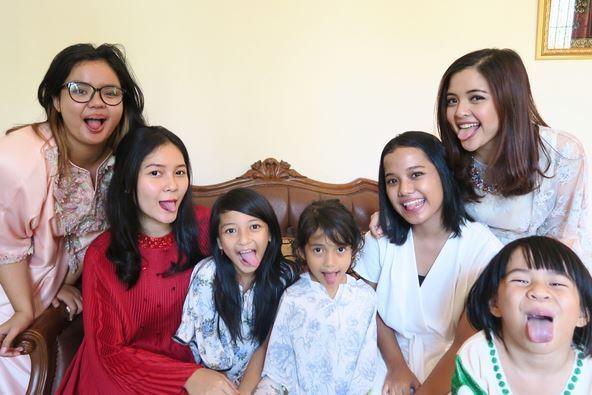 Potret Momen Lebaran 10 Keluarga Artis Indonesia