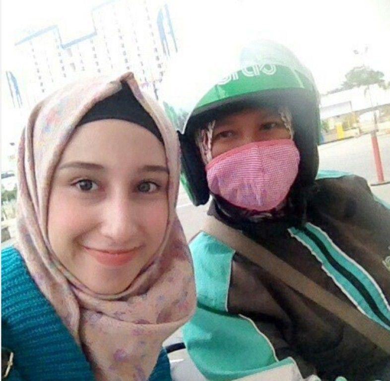 Demi Keluarga, Ibu Ini Rela Jadi Driver Ojek Online