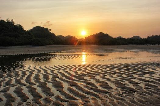 Wisata Murah Meriah, Ini 8 Pantai di Malang yang Wajib Kamu Kunjungi