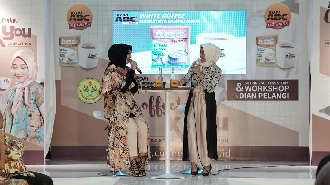 Di Coffeetone X YOU, Dian Pelangi Bagikan Tips Kelola Sosmed untuk Para Desainer Muda