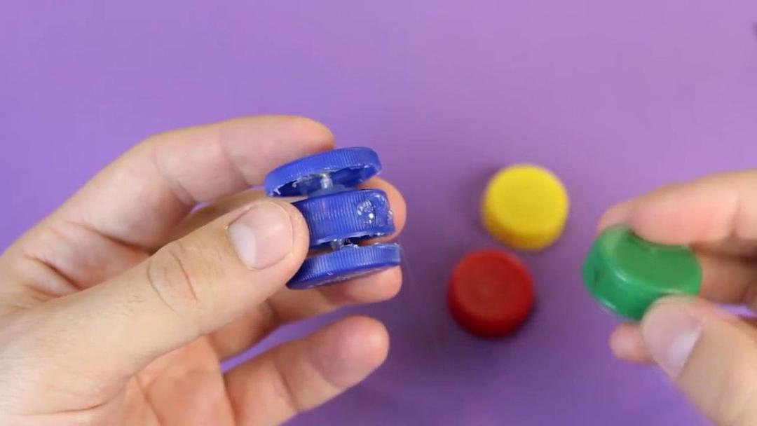VIDEO: Bikin Fidget Spinner Sendiri di Rumah Yuk