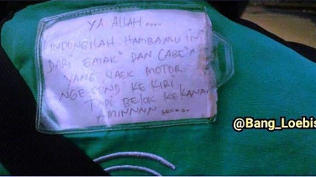 Ngakak, 12 Potret Tulisan di Jaket Ojek Online