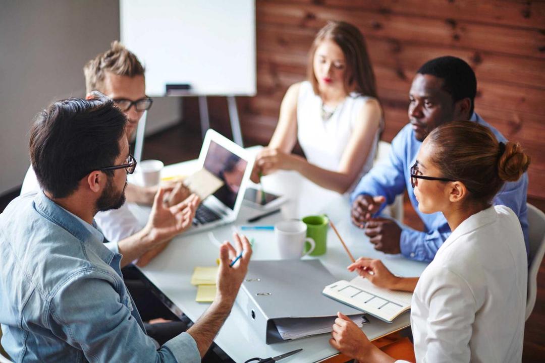 8 Cara Ajukan Pendapat Biar Gak Kelihatan Sombong Di Kantor