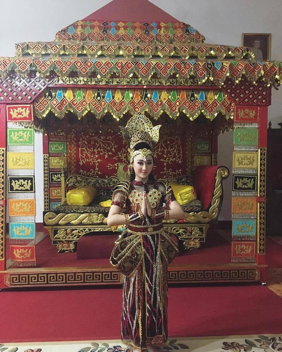 Sandrina Penari Tradisional