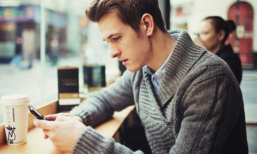 7 Alasan Gebetan Nggak Bales Chat Kamu