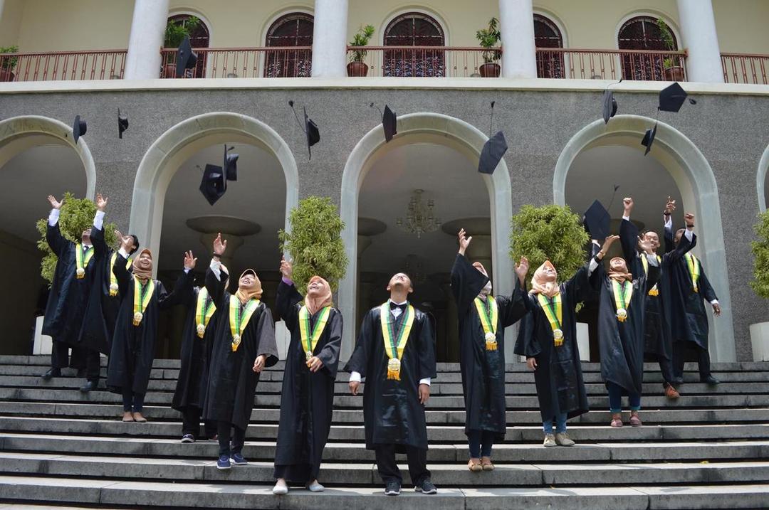 Wisuda di Indonesia Itu Ribet, Nih 7 Alasannya