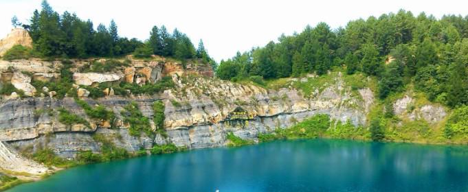 Terpesona Saat Menjelajah ke Danau Biru Sawahlunto