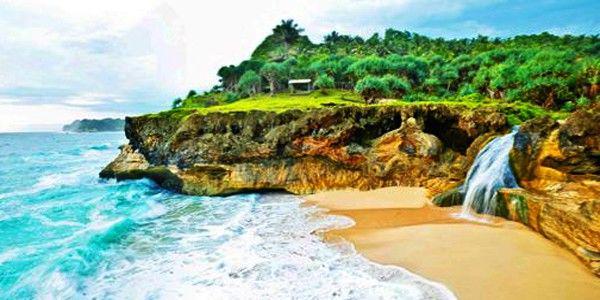 Pantai Banyu Tibo, Surga Tersembunyi di Ujung Pacitan
