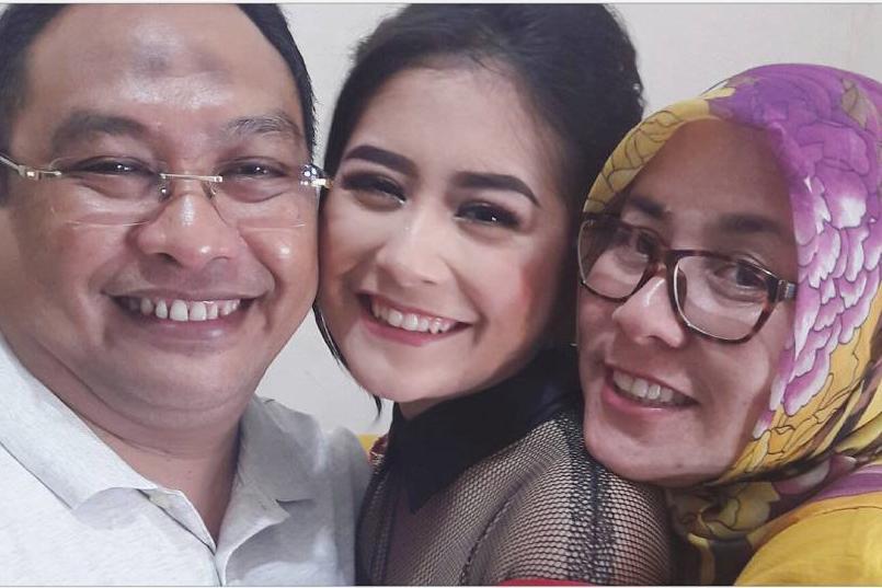 Kamu yang Punya Orang Tua Protektif Pasti Paham 11 Hal Ini!