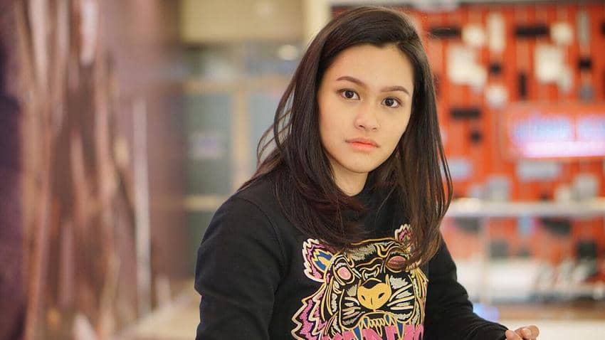 10 Potret Twinda Rarasati, Presenter Cantik yang Bikin Betah Nonton TV