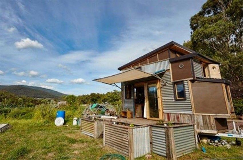 Sekilas Rumah Ini Tampak Kumuh, Tapi Interior Dalamnya Bikin Melongo!