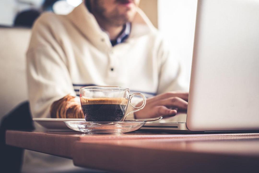Gak Cuma Tahan Kantuk, Pecinta Kopi Juga Unggul di 7 Hal Ini