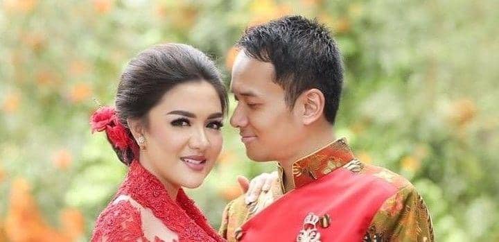 Melamar di Hari Ulang Tahun Kekasih, Inilah Sosok Calon Suami Vicky Shu