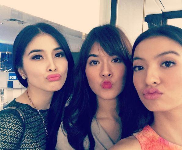 Menggemaskan! 7 Pose Duck Face ala Artis Indonesia