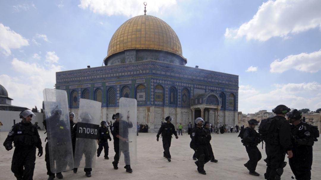 Al Aqsa Dipasangi Pendeteksi Metal, Warga Palestina Ngamuk