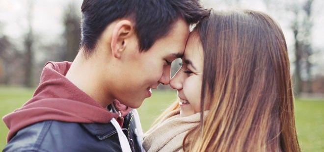 Malam Minggu Gak Usah Keluar Rumah! Kamu Bisa Lakuin 6 Hal Ini Bareng Pacar