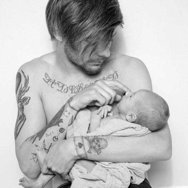 Sudah Bertambah Besar, Intip Lucunya Anak Louis Tomlinson Ini