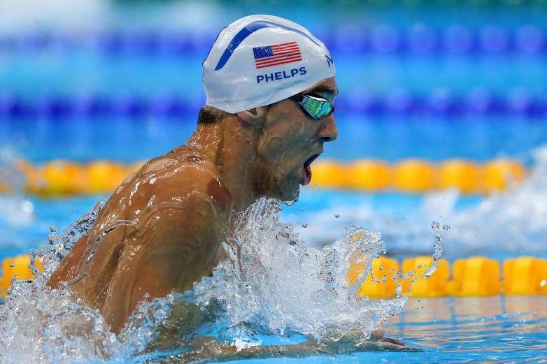 Perenang Dunia Michael Phelps Berenang Melawan Hiu Putih, Siapa yang Menang?