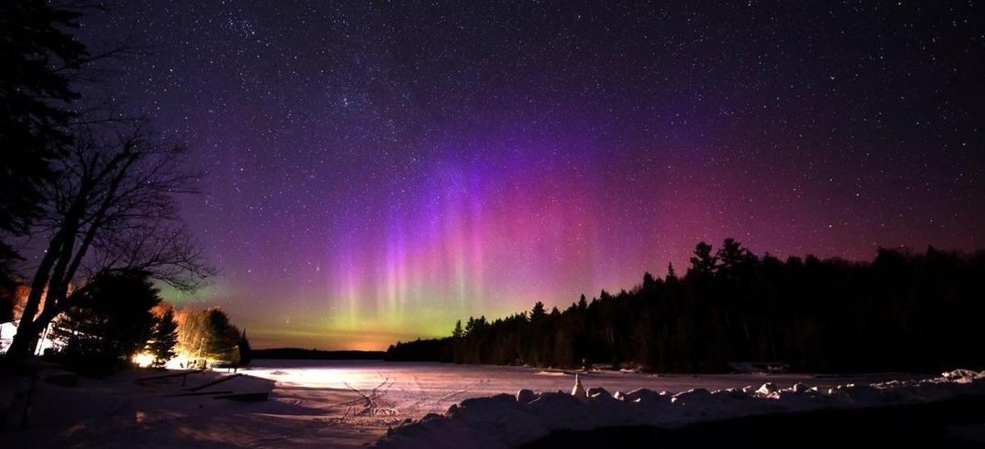 Memburu Si Cantik Aurora di Kutub Utara dan Selatan