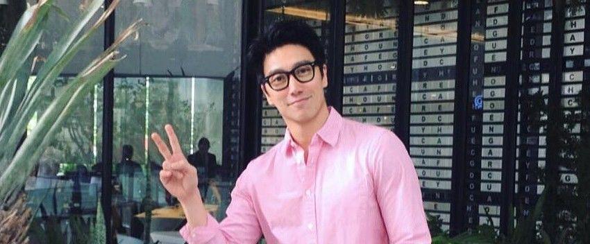Tebak Usia Pria Fotografer Ini, Kamu Bakal Takjub Tahu Aslinya
