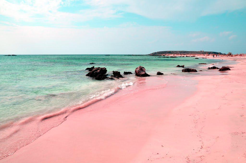 Nyeleneh! 8 Pantai Ini Paling 'Colorful' Sedunia Lho!