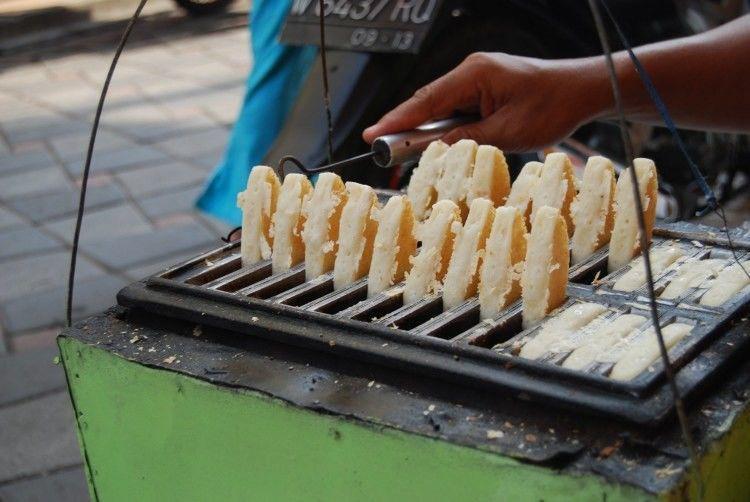 Kamu Wajib Coba 5 Kue Ini Kalo Lagi Berkunjung ke Bandung