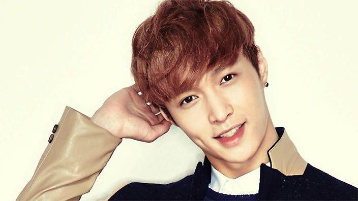 Hebat! 13 Idol K-Pop Ini Juga Merilis Buku, loh