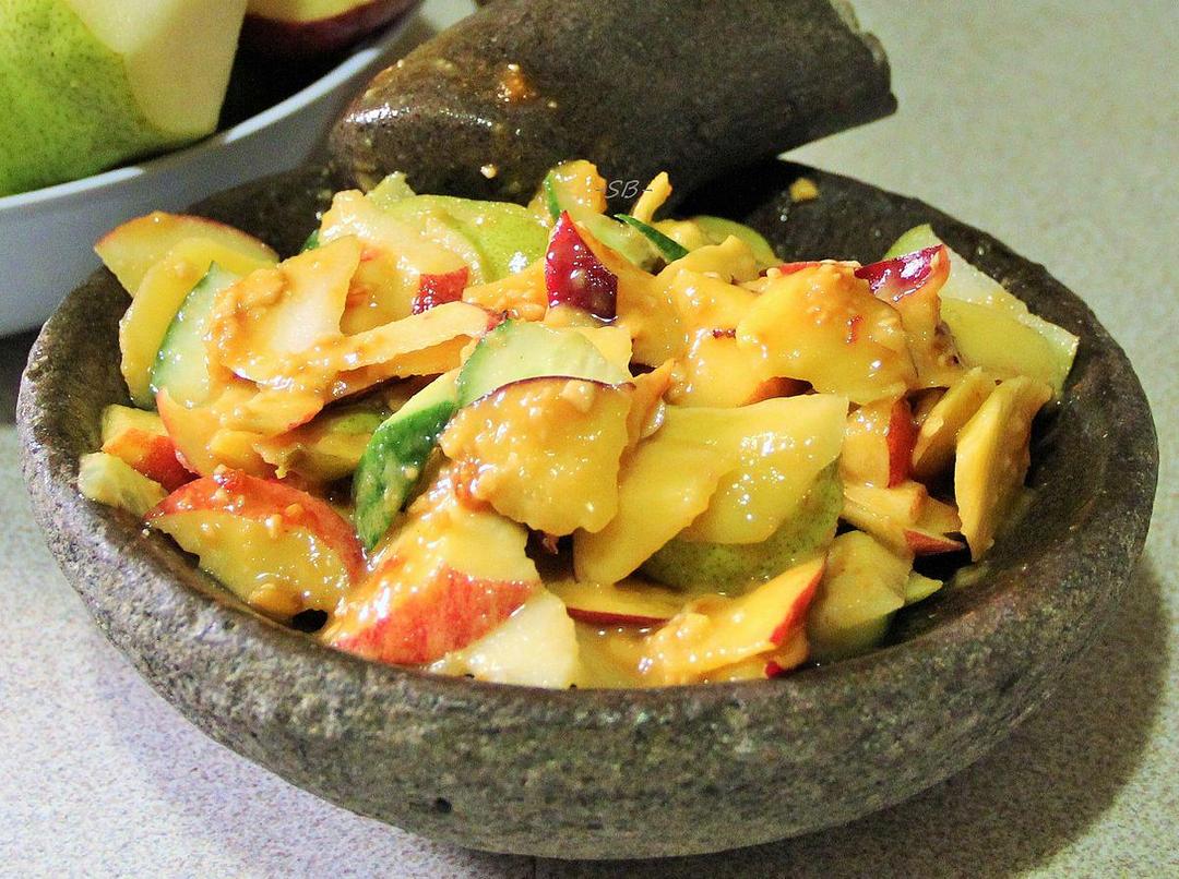 Segerrr, 5 Rujak Nusatara yang Harus Kamu Coba!