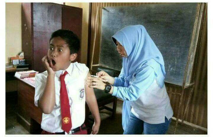 Kocak Tapi Gak Tega Ketawa: 20 Ekspresi Siswa Pas Suntik Imunisasi
