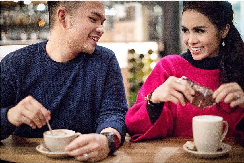 9 Potret Bukti Mesranya Momo Geisha Bersama Sang Suami