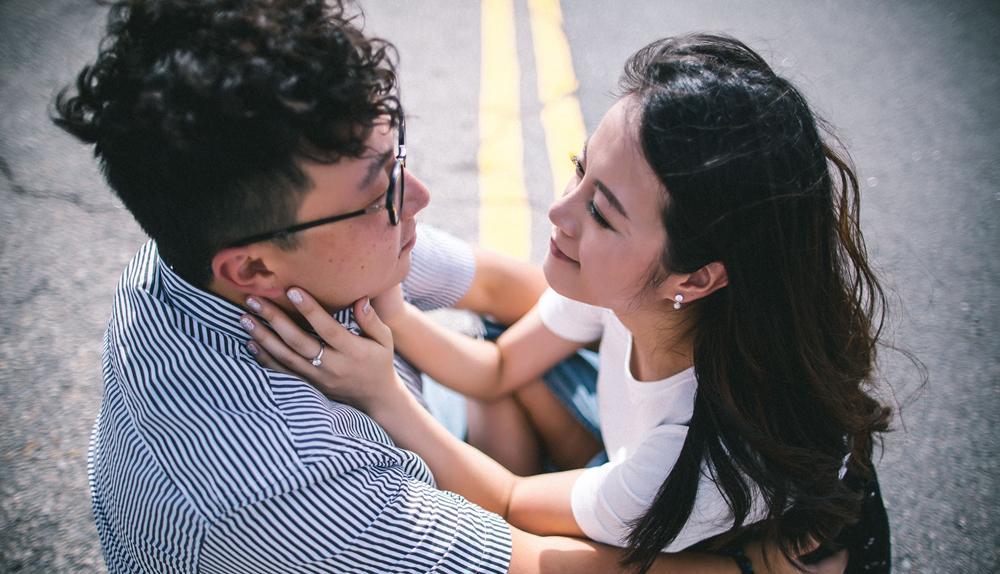Bukan Hadiah, Ini 8 Pujian yang Ternyata Bikin Cewek Bahagia