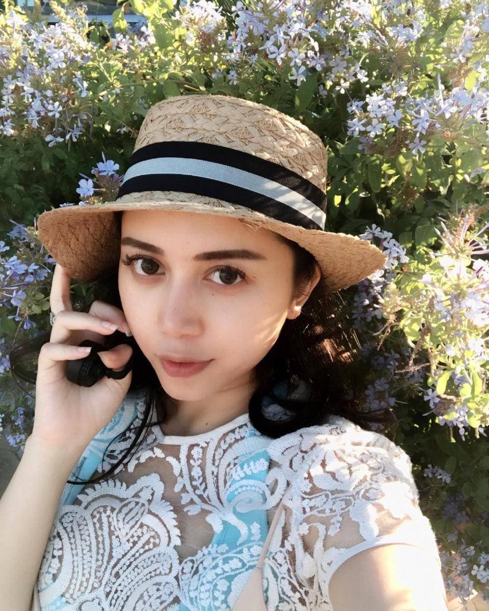 instagram.com/hertikaputri
