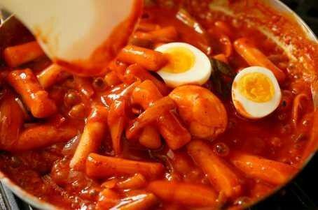Awas, Ternyata 5 Makanan Korea Ini Bisa Bikin Sakit Perut!