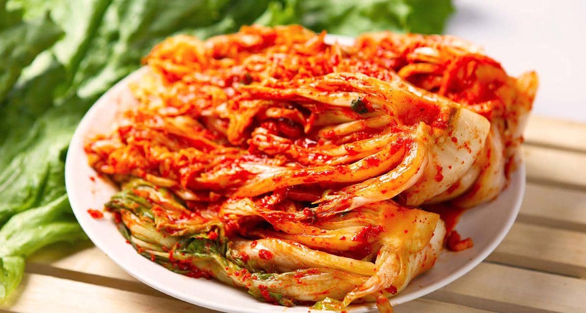 Gak Nyangka, Kimchi Paling Enak Dimakan Pakai Ini