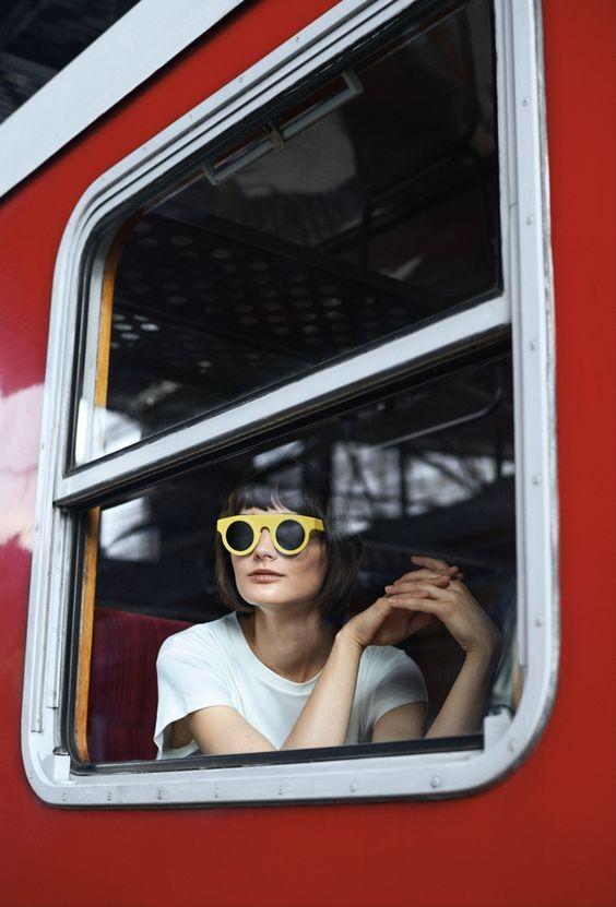 Traveling Surabaya-Jakarta Naik Kereta? 7 Outfit Ini Bikin Nyaman!