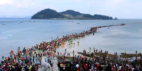 Festival di Korea Selatan Ini Menyerupai Cerita Nabi Musa!