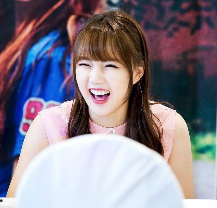 https://twitter.com/CutestLalisa