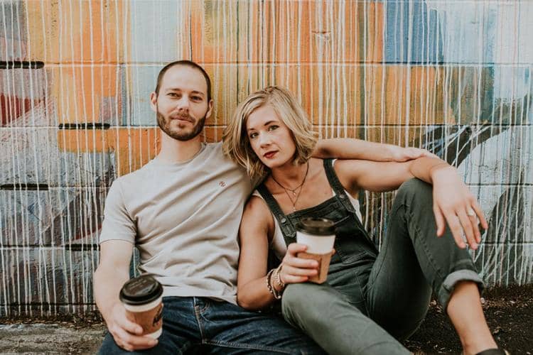 15 Tanda Bahwa Dia adalah Cowok yang Pantas Kamu Nikahi