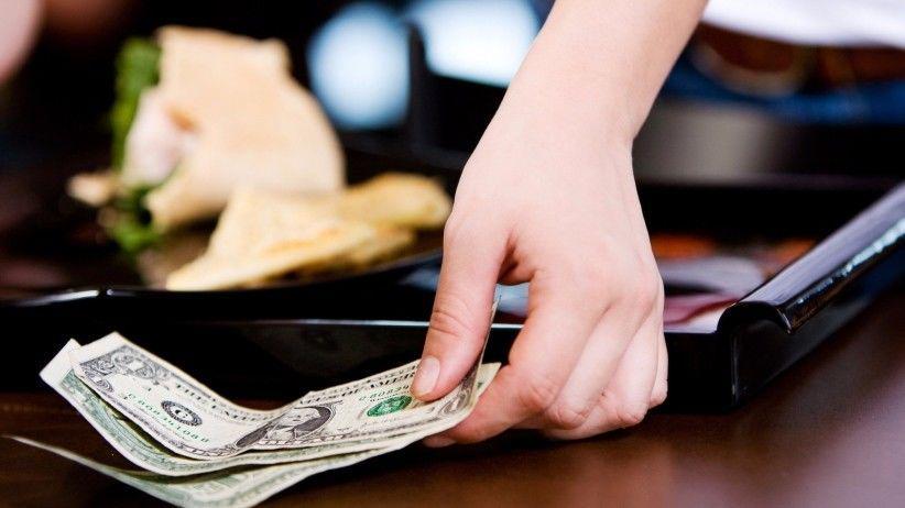 Kamu Gak Perlu Nge-tip Pas Makan di Restoran di 5 Negara ini