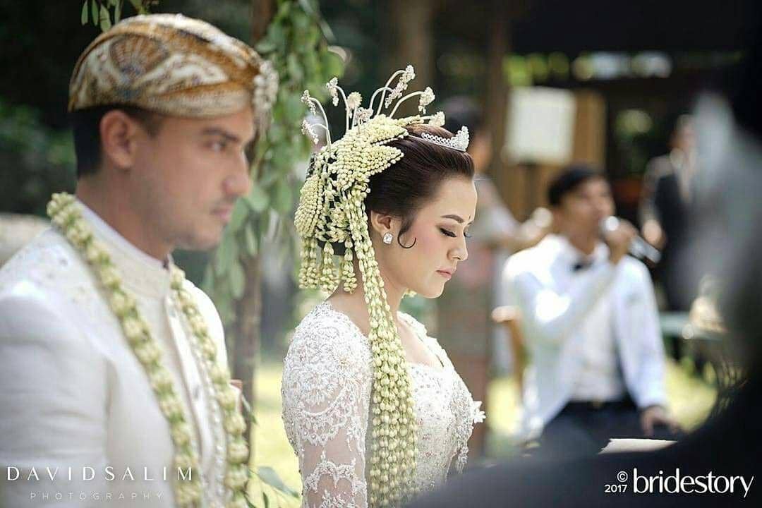 Sah! 19 Prosesi Akad Nikah Hamish Raisa yang Bikin Baper Parah