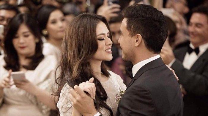 Deretan Seleb Hits Ini Hadiri Resepsi Bahagia Raisa & Hamish