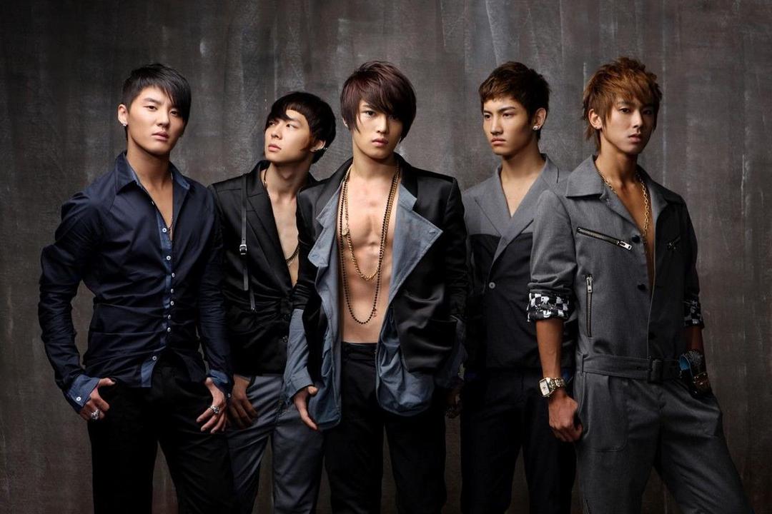 Meskipun Udah Jadul, 7 Lagu TOHOSHINKI Ini Selalu Enak Didengar!