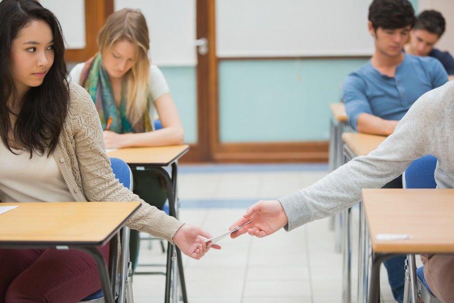 8 Tipe Murid Pintar yang Sering Diminta Contekan Saat Ujian