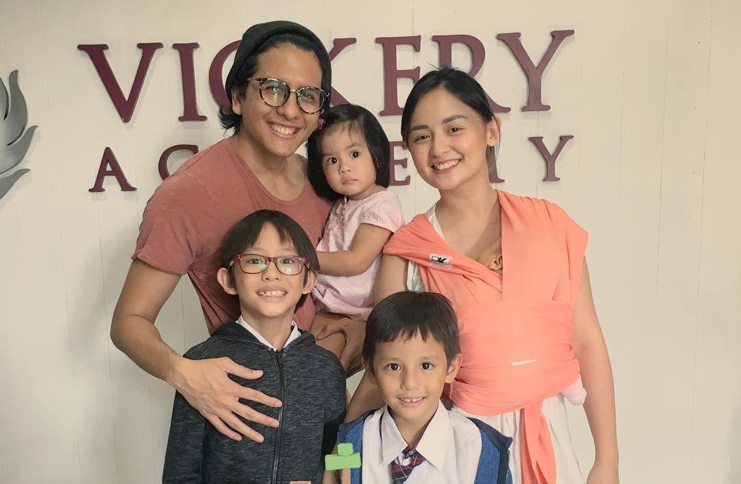 9 Potret Ini Bukti Joana Alexandra Itu Millennial Mom Sejati