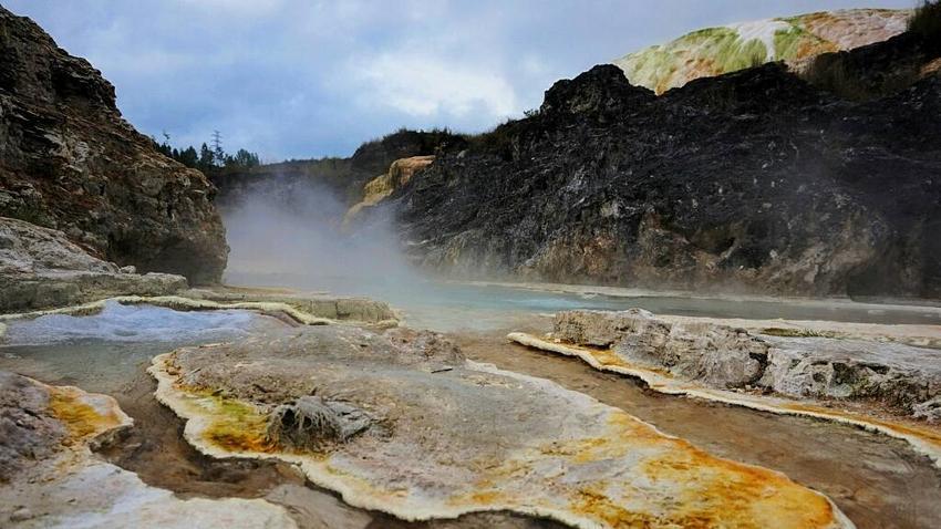 5 Pemandian Air Panas yang Cuma Bisa Ditemukan di Sumatera Utara