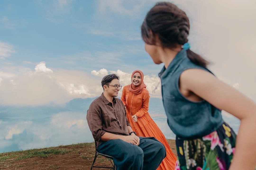 Baru Kenal 5 Bulan, Ini 11 Foto Bella dan Engku Emran dari PDKT Hingga Menikah